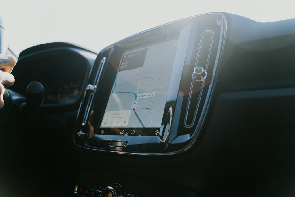 Can't Load Android System on Your Volvo EX30? Explore modern car navigation with advanced touchscreen technology for seamless travel.